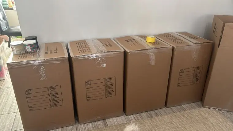 Cajas de donaciones preparadas para envío