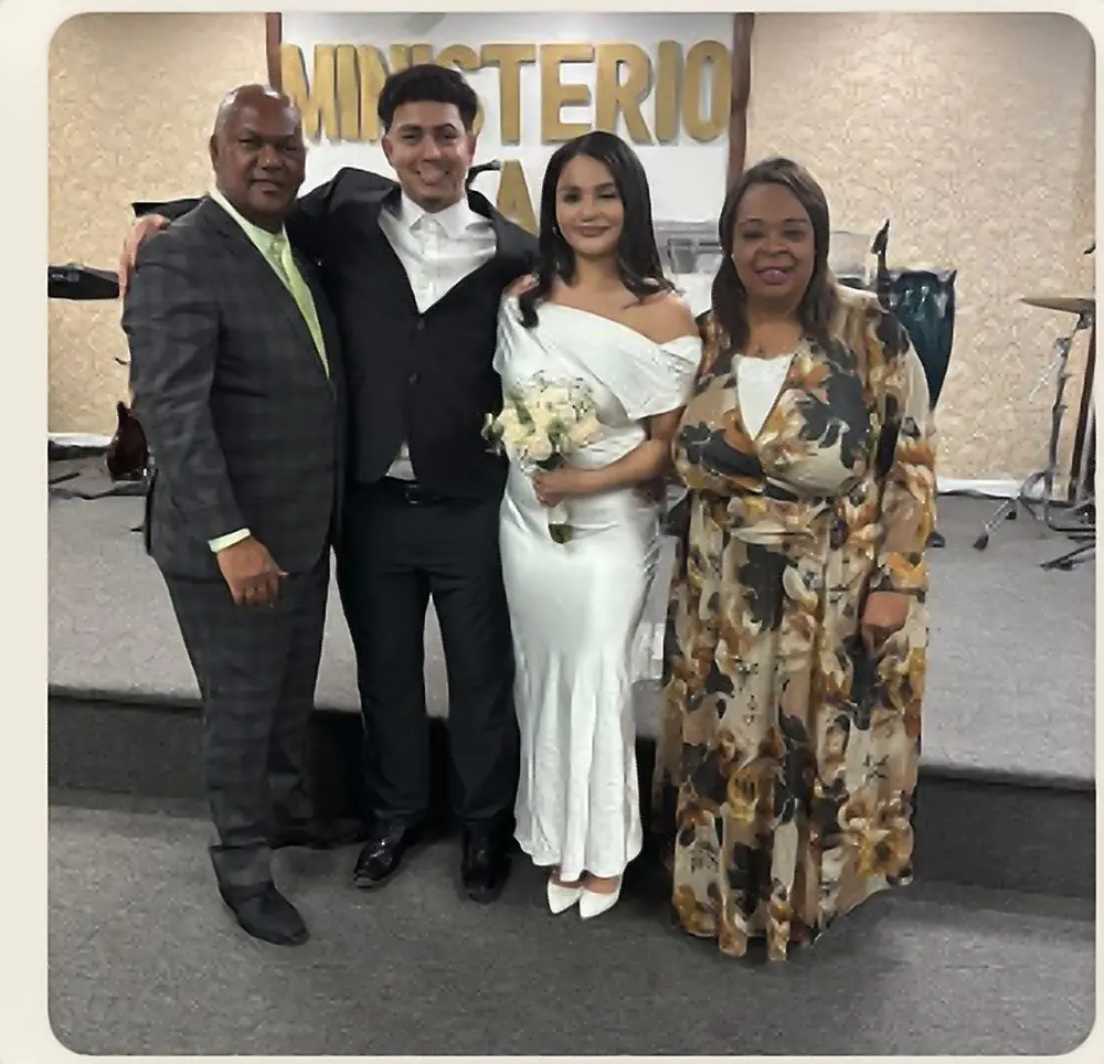 Pareja en la Casa de Dios